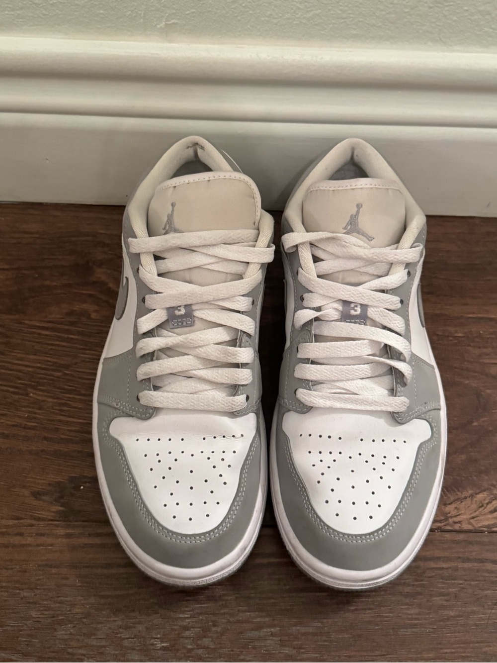 Jordan Low-Top Sneakers in White and Light Gray - Picture 2 of 4